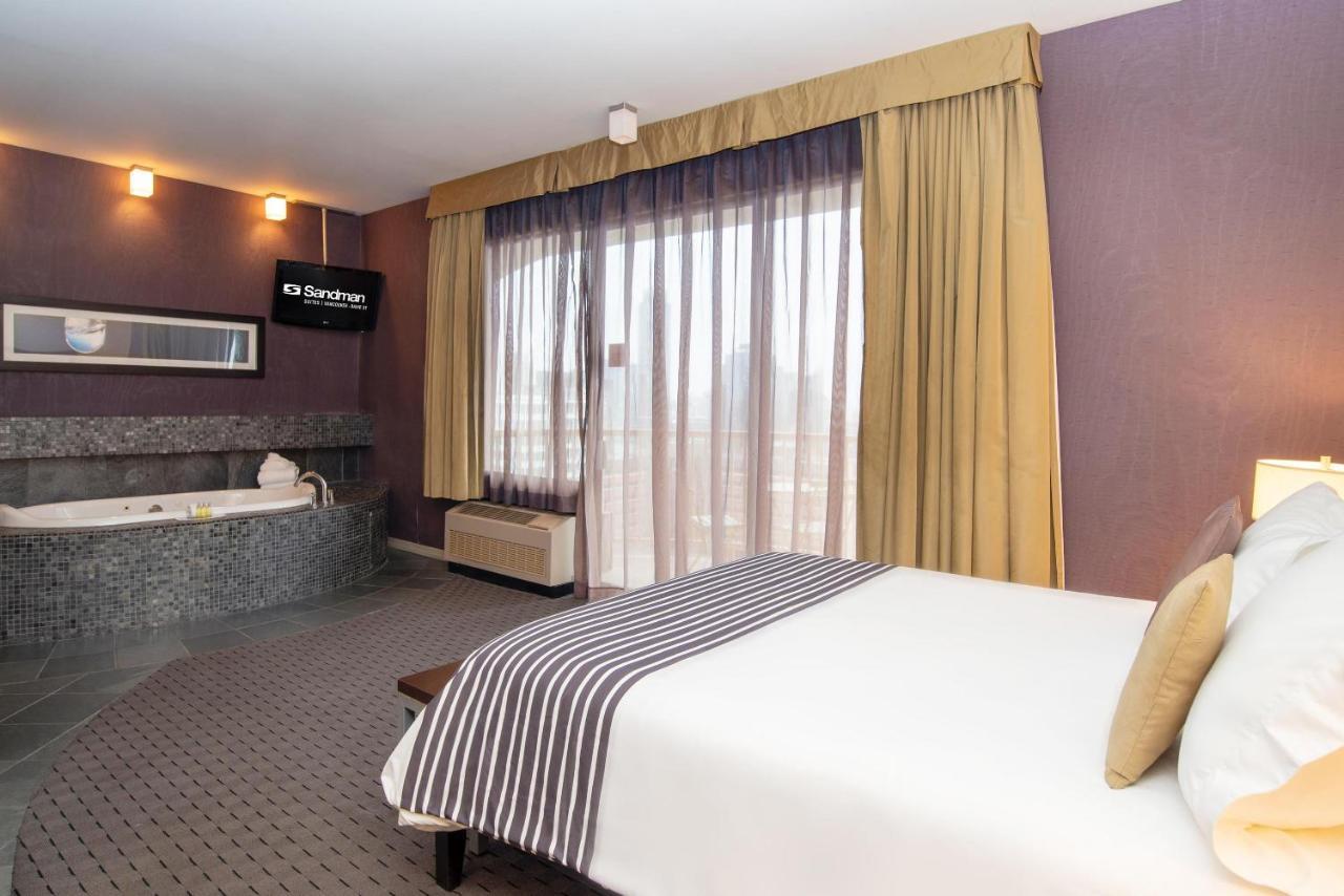 Sandman Suites Vancouver On Davie Экстерьер фото