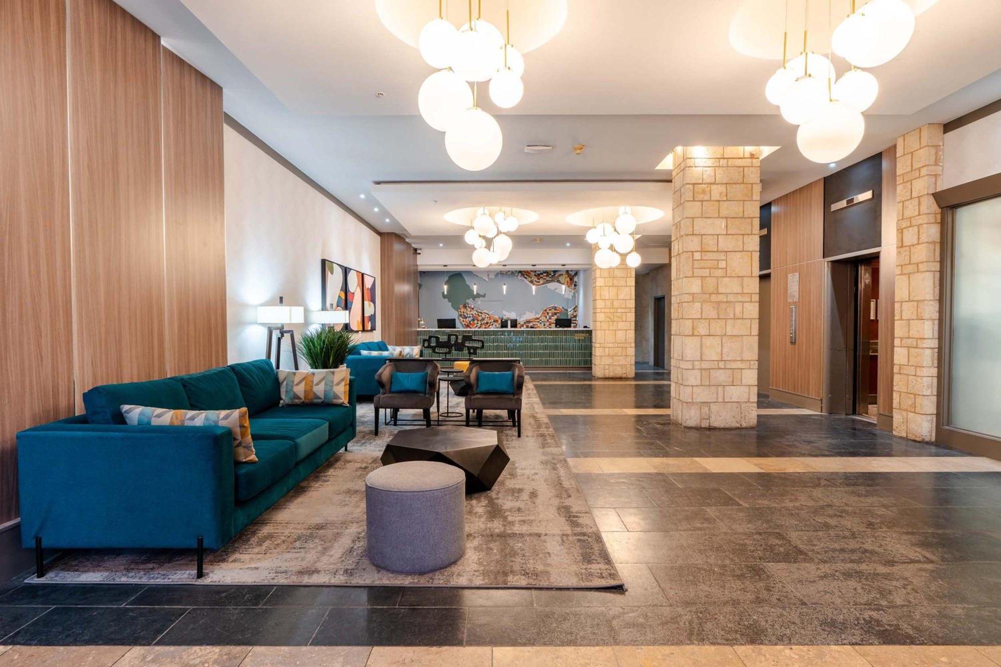 Sandman Suites Vancouver On Davie Экстерьер фото