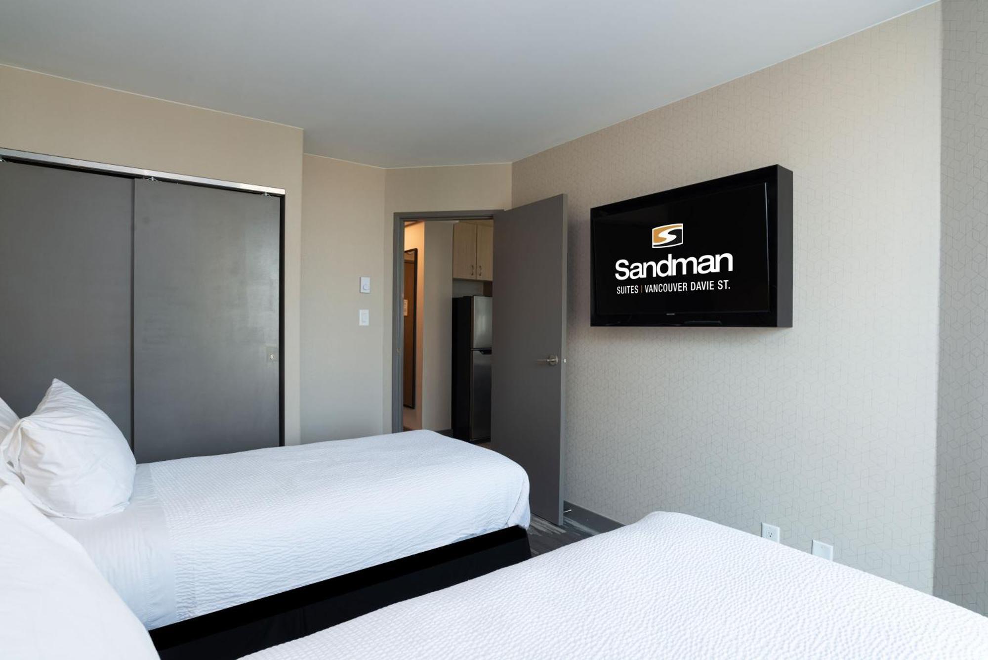 Sandman Suites Vancouver On Davie Экстерьер фото