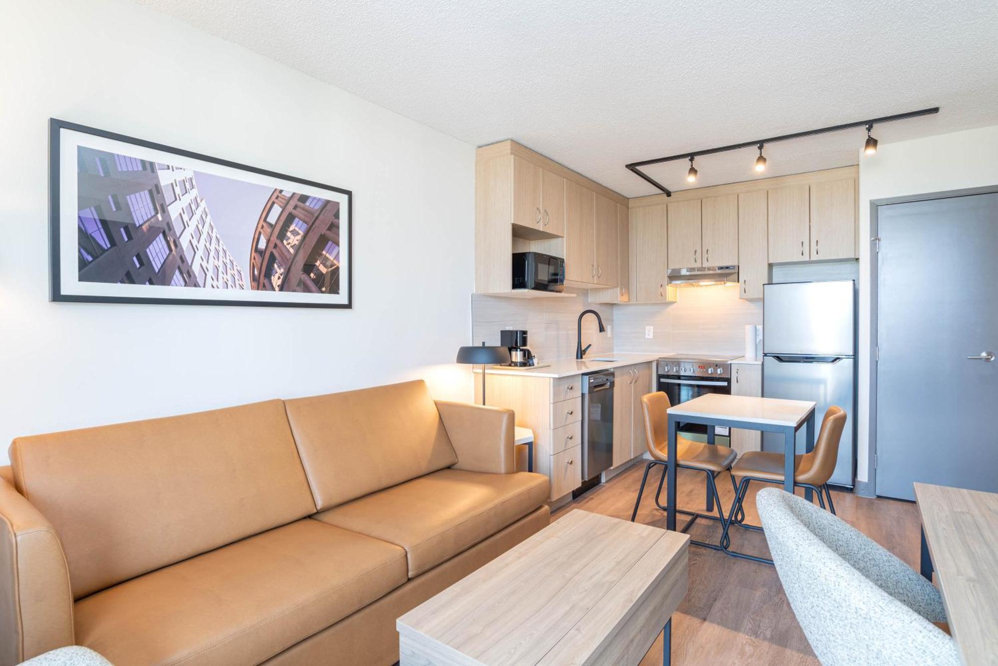 Sandman Suites Vancouver On Davie Экстерьер фото