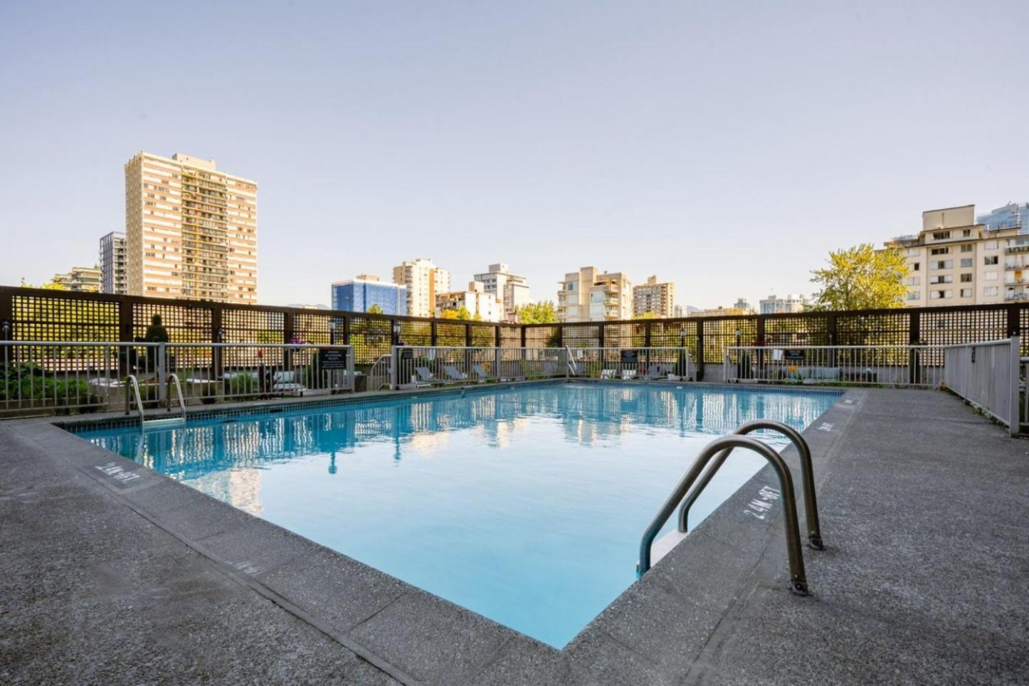 Sandman Suites Vancouver On Davie Экстерьер фото