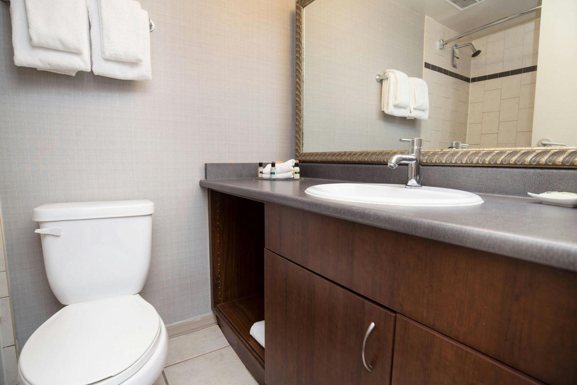 Sandman Suites Vancouver On Davie Экстерьер фото