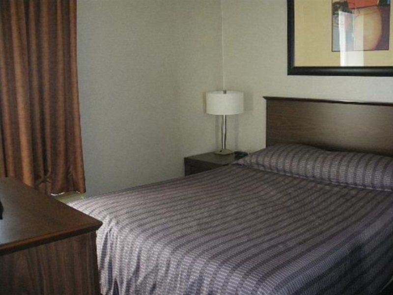 Sandman Suites Vancouver On Davie Экстерьер фото
