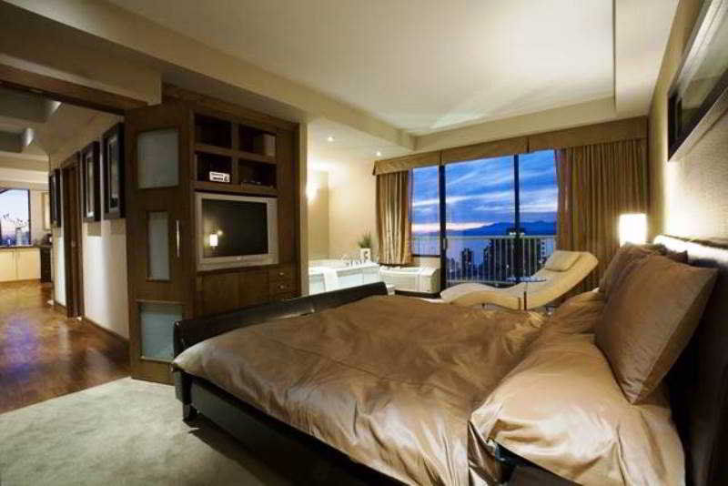 Sandman Suites Vancouver On Davie Экстерьер фото