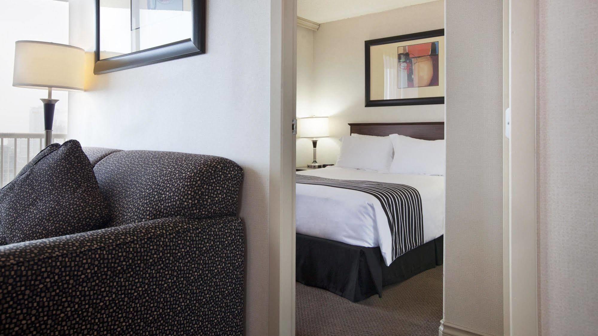 Sandman Suites Vancouver On Davie Экстерьер фото