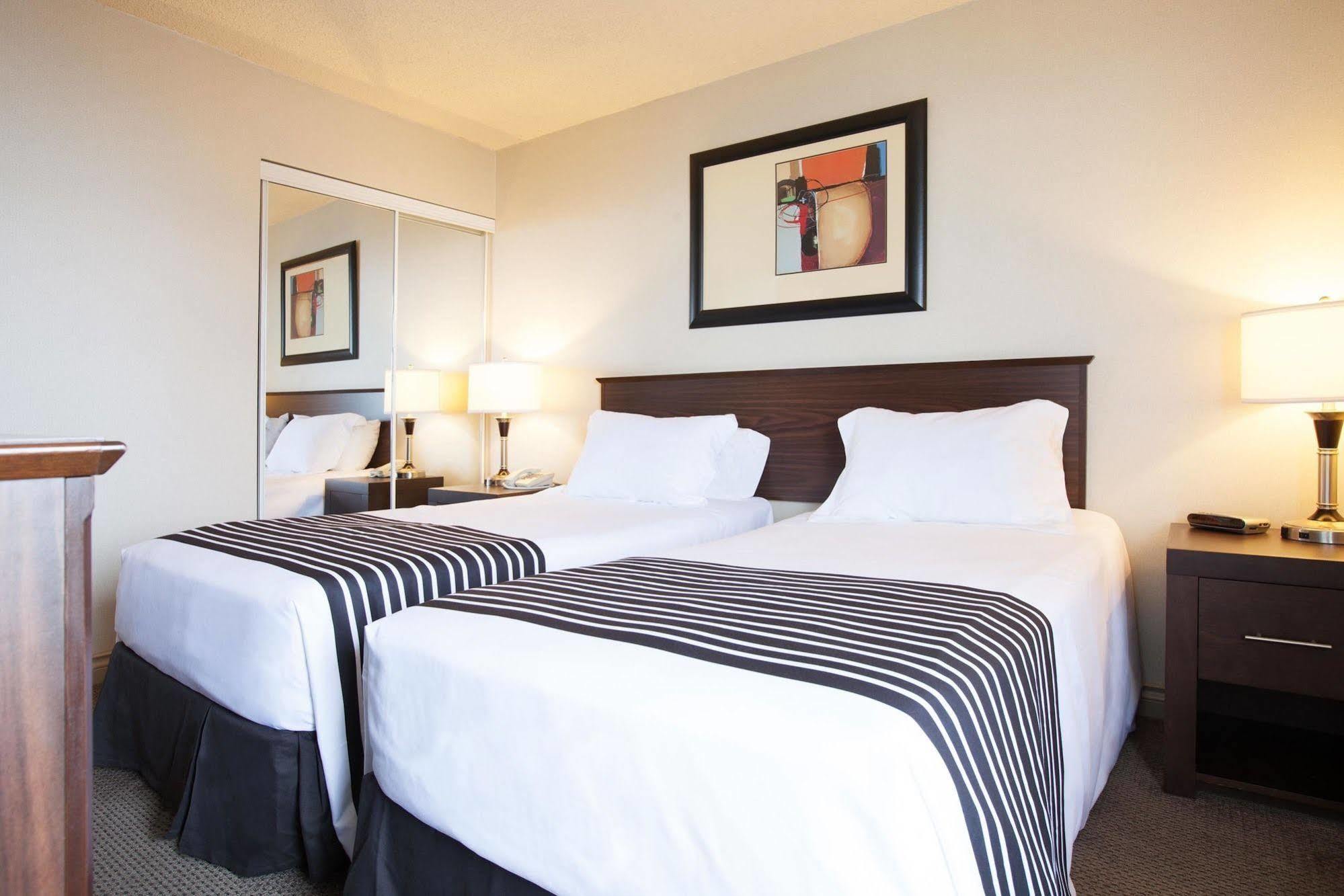 Sandman Suites Vancouver On Davie Экстерьер фото