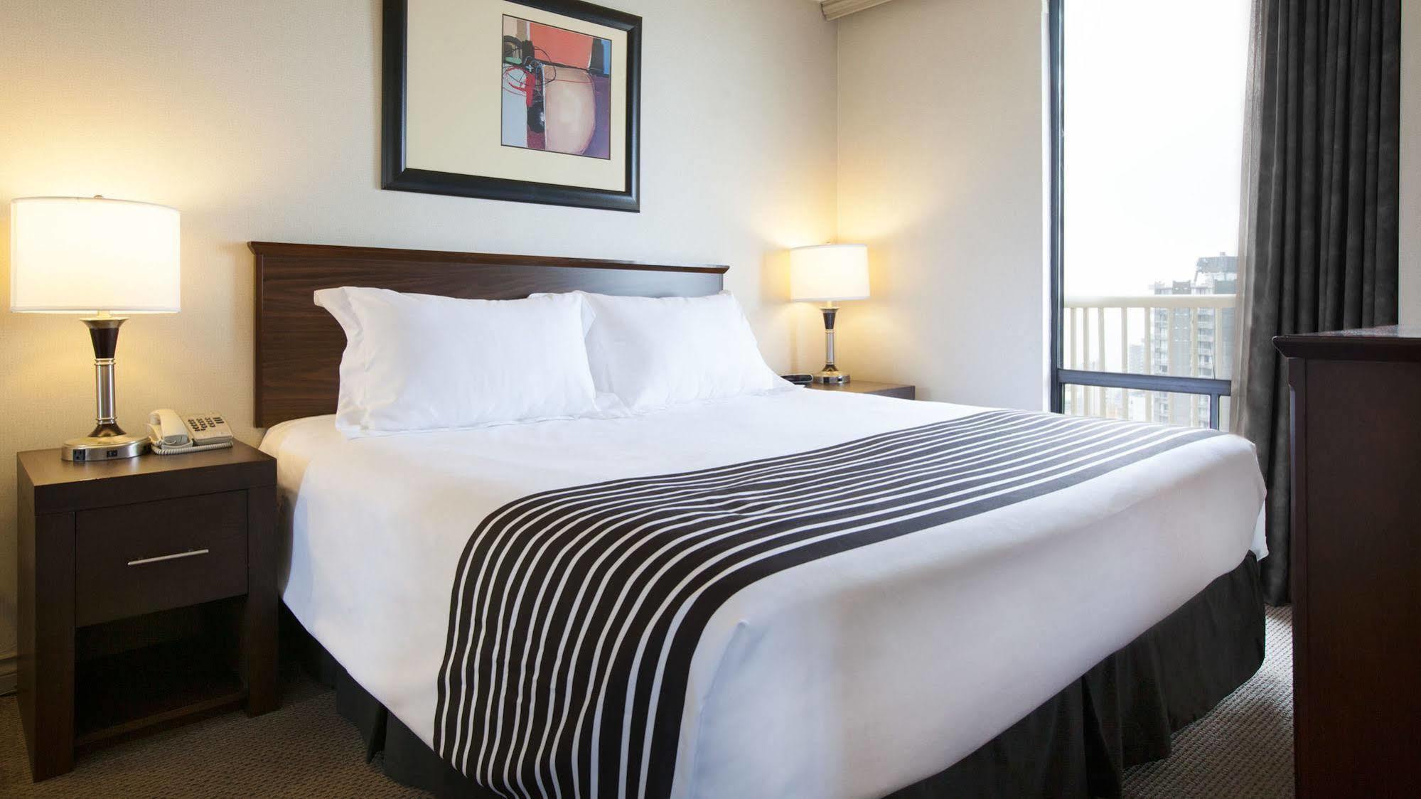 Sandman Suites Vancouver On Davie Экстерьер фото